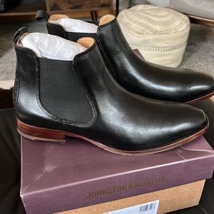 Johnston and Murphy McClain Chelsea size 9 Black